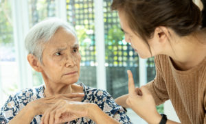 เรียนรู้ 10 สัญญาณเตือนโรคอัลไซเมอร์เพื่อช่วยคนที่คุณรักเข้ารับการรักษาและดูแลจากผู้เชี่ยวชาญได้ทันท่วงที