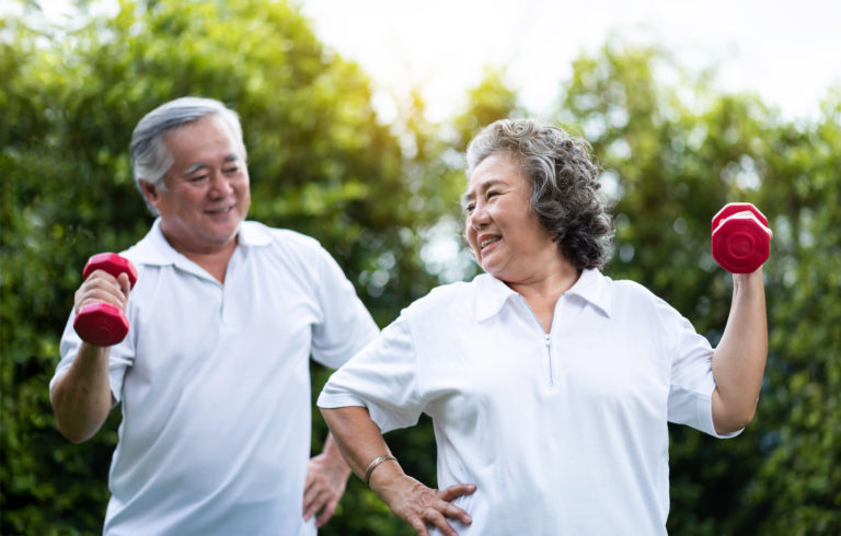 เรียนรู้วิธีส่งเสริมคุณภาพชีวิตของผู้สูงอายุที่สามารถนำไปปรับใช้ได้จริงสำหรับคนในครอบครัว