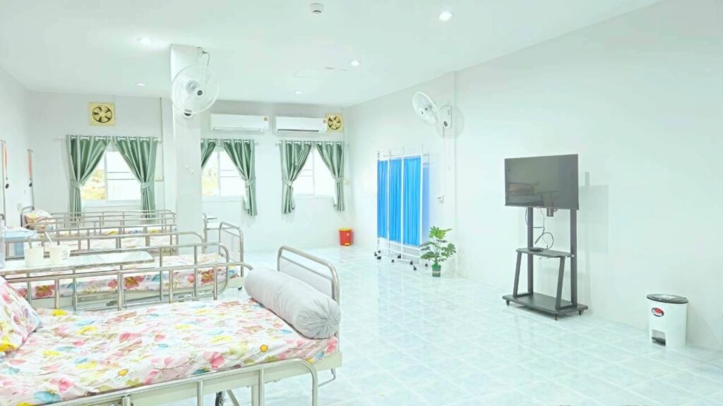 ห้องพักรวม ศูนย์ดูแลผู้สูงอายุ บ้านลลิสา โคราช