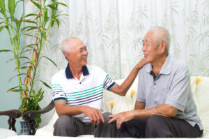 ทำไมผู้สูงอายุ ชอบเล่าเรื่องเก่าๆและดีต่อสุขภาพสมองอย่างไร? พร้อมเทคนิคการรับฟัง ศูนย์ดูแลผู้สูงอายุ บ้านลลิสา