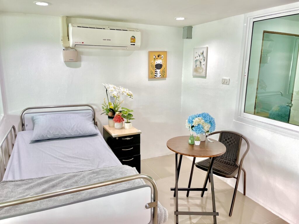 ศูนย์ดูแลผู้สูงอายุ บ้านลลิสา ทวีวัฒนา ห้องนอนเดี่ยว