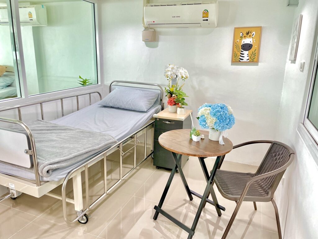 ศูนย์ดูแลผู้สูงอายุ บ้านลลิสา ทวีวัฒนา ห้องนอนเดี่ยว