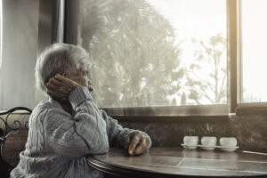 โรคซึมเศร้าหลังเกษียณ: เมื่อความเหงาเป็นพิษ ศูนย์ดูแลผู้สูงอายุช่วยได้จริงหรือ?