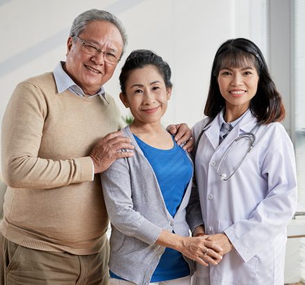 Asian Doctor with Senior Patients การดูแลใส่ใจการฟื้นฟูผู้ป่วยทั้งด้านสุขภาพกายและสุขภาพจิตจากทีมบ้านลลิสา เชียงใหม่